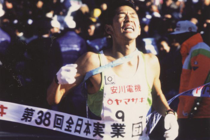 94年度「全日本実業団駅伝」を7位でゴールする依田